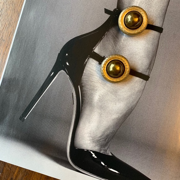 Great vintage Carolee hammered metal earclips - Picture 1 of 3